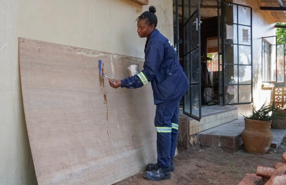Zimbabwean women breaking barriers as they take up construction jobs